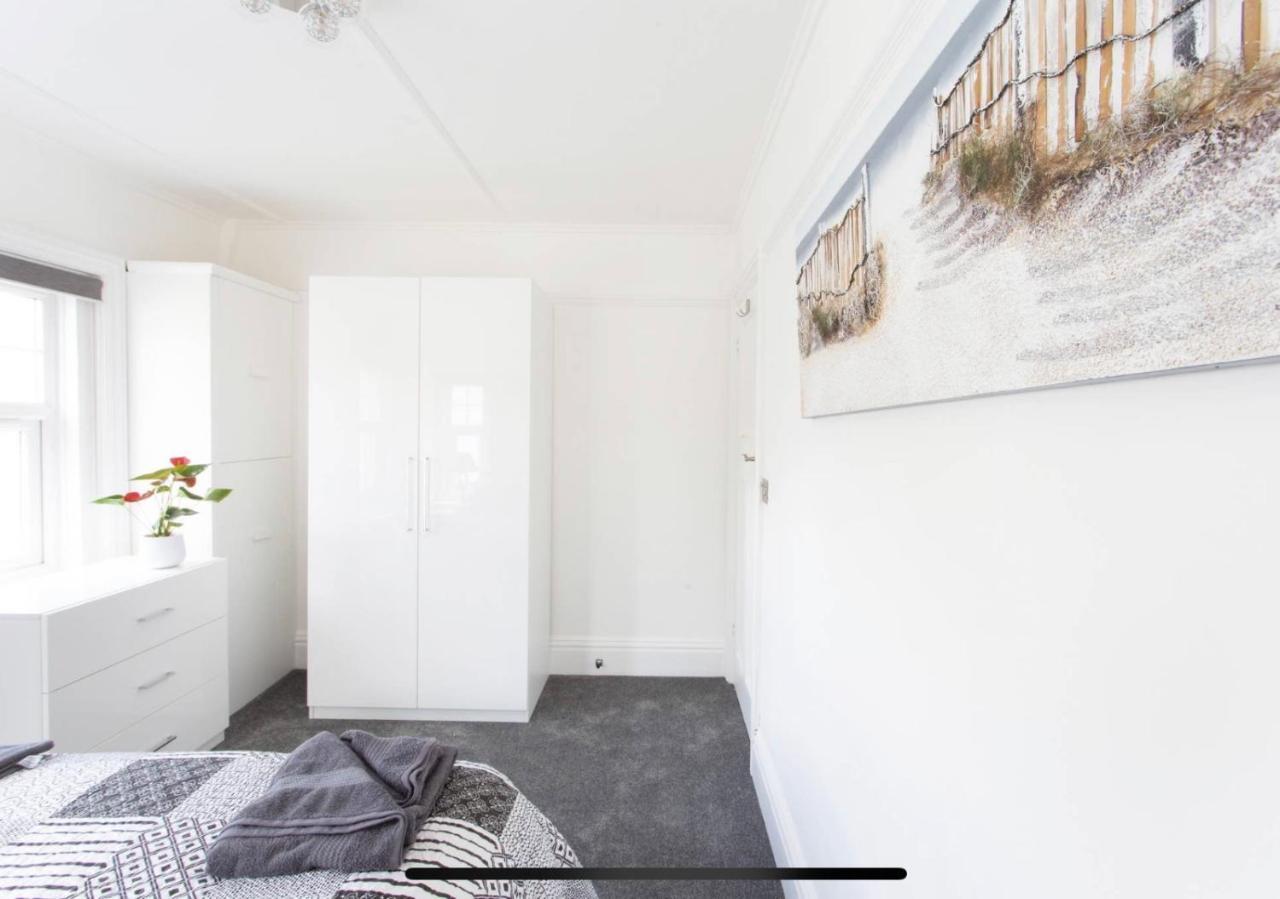 Ammonite Luxury beachfront apartment Lyme Regis Extérieur photo