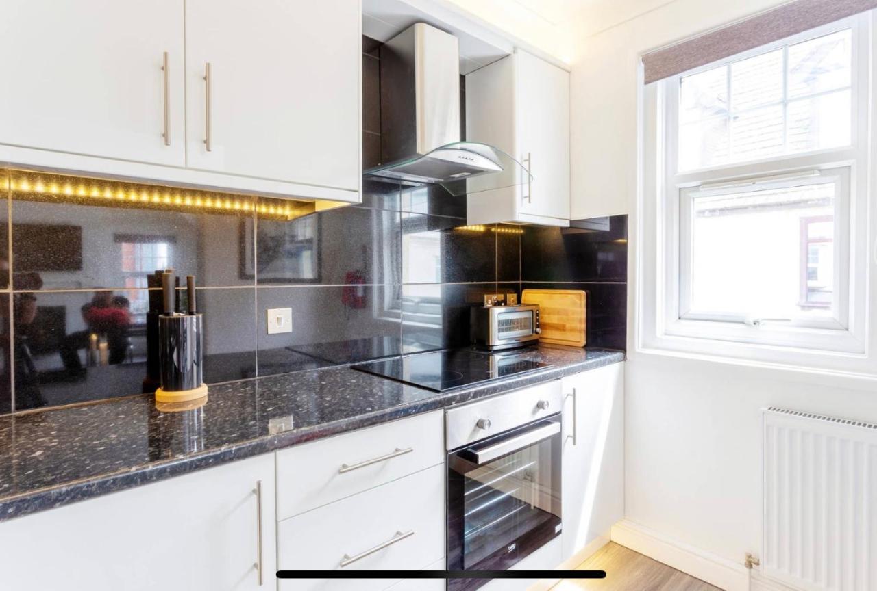 Ammonite Luxury beachfront apartment Lyme Regis Extérieur photo